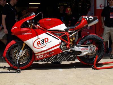 20080616160755-red-racing.jpg