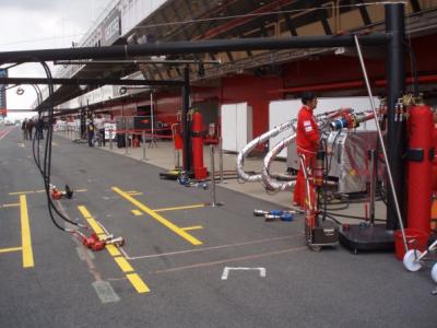 20090313135906-pitlane.jpg