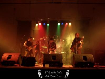 20090427093612-enchufado.jpg